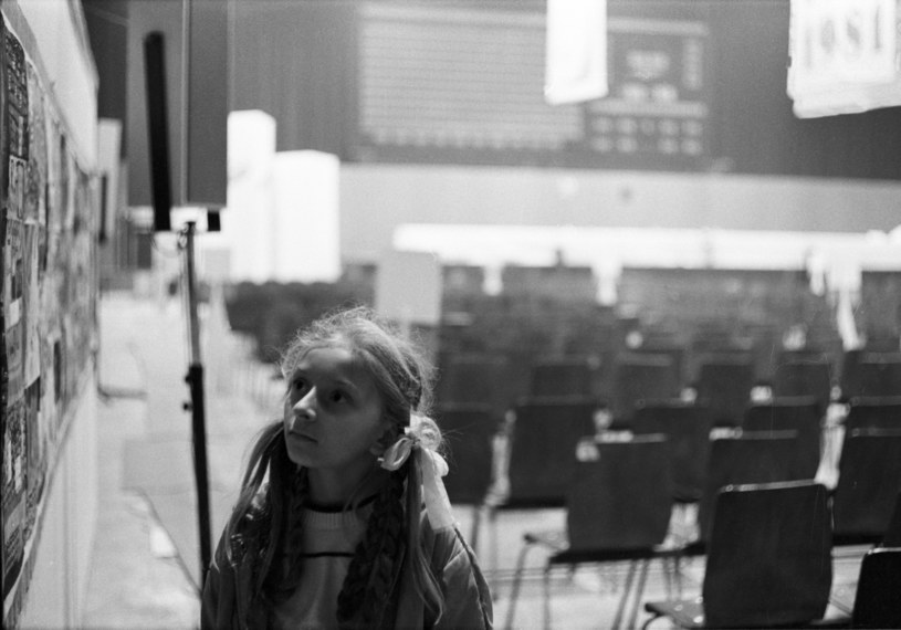 Autorka w wieku dziewięciu lat podczas I Zjazdu Solidarności w Hali Olivia, Gdańsk, Fot. Wojciech Milewski