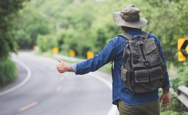 Autostopowicze wyruszyli z Wrocławia. Będą się ścigać przez 2 tys. kilometrów