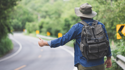 Autostopowicze wyruszyli z Wrocławia. Będą się ścigać przez 2 tys. kilometrów