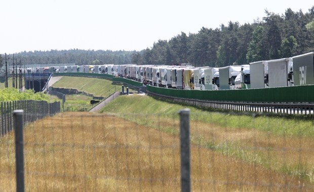 Autostrada A2 sparaliżowana od rana. Jak ominąć korek?