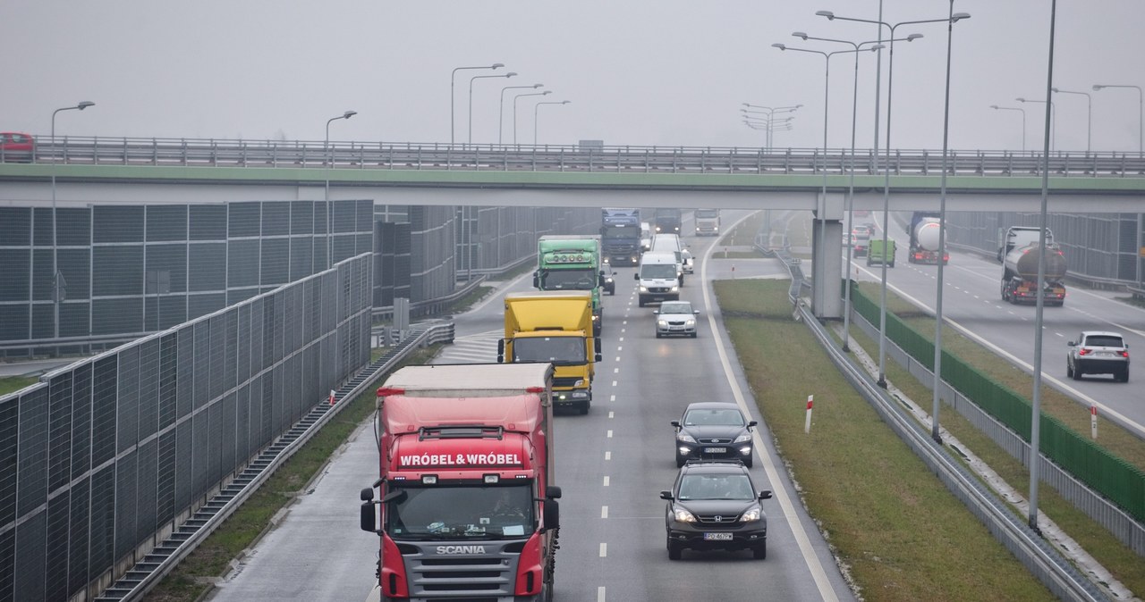 Autostrada A2 w miejscowości Brwinów (woj. mazowieckie) /Marcin Obara /PAP