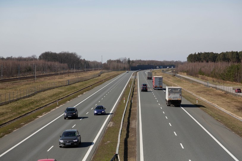 Autostrada A4 na odcinku Kraków-Tarnów ma zostać rozbudowana o trzeci pas ruchu /Mateusz Kotowicz /Reporter