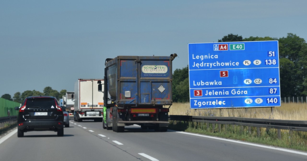 Autostrada A4 pod Wrocławiem ma dwa pasy i nie ma pasa awaryjnego /Bartłomiej Magierowski /East News