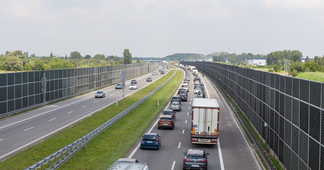 Autostrada będzie miała trzy pasy /Łukasz Szczepański  /Reporter