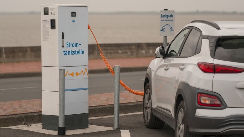 Autostrada do elektromobilności, czyli tańsze wakacyjne podróże elektrykami po Polsce /Geekweek