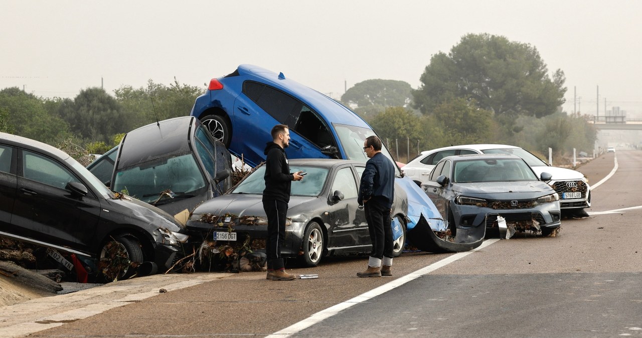 Autostrada pod Walencją /PAP/EPA