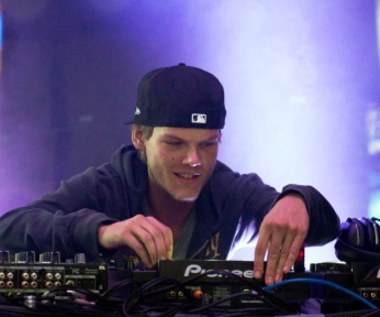 Avicii i jego pośmiertna płyta "Tim". Zobacz teledysk "SOS" z udziałem Aloe Blacca