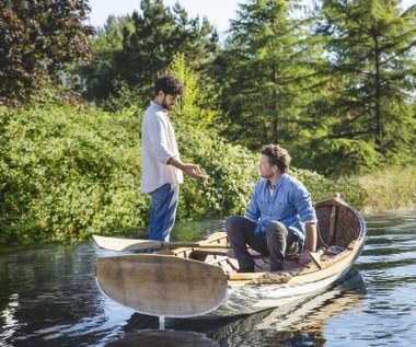 Avraham Aviv Alush i Sam Worthington w scenie z "Chaty"