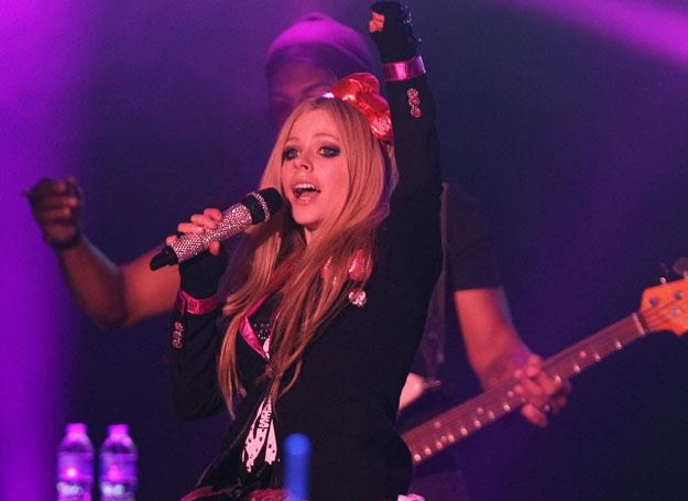 Avril Lavigne na scenie - fot. Chung Sung-Jun /Getty Images