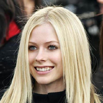 Avril Lavigne wciąż najpopularniejsza /AFP