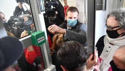 Awantura przed siedzibą Strajku Kobiet. Nie wpuszczono wszystkich dziennikarzy