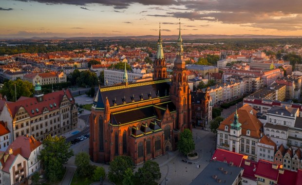 Awantura w legnickiej katedrze. ​Półnagi i pijany mężczyzna obrażał wiernych