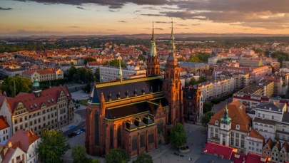 Awantura w legnickiej katedrze. ​Półnagi i pijany mężczyzna obrażał wiernych