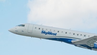 Awantura w samolocie. Pasażer próbował otworzyć drzwi w trakcie lotu  