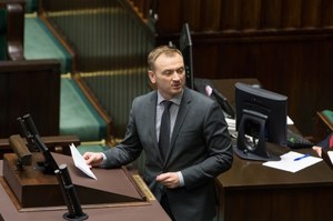 Awantura w Sejmie. Nitras chciał przekazać Kaczyńskiemu dziecięce buciki