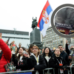 Awantura w serbskim parlamencie. Opozycja użyła granatów dymnych i gazu łzawiącego