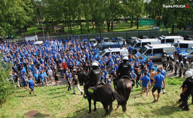 Awantura w trakcie meczu. 22 pseudokibiców Ruchu zatrzymanych