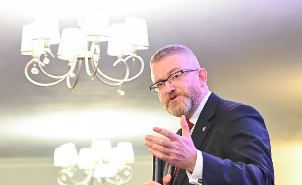 Awantura z udziałem Grzegorza Brauna. Zablokował lekarce wyjście z gabinetu