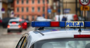 Awanturował się i niszczył samochody. W domu zwłoki kobiety