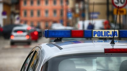 Awanturował się i niszczył samochody. W domu zwłoki kobiety