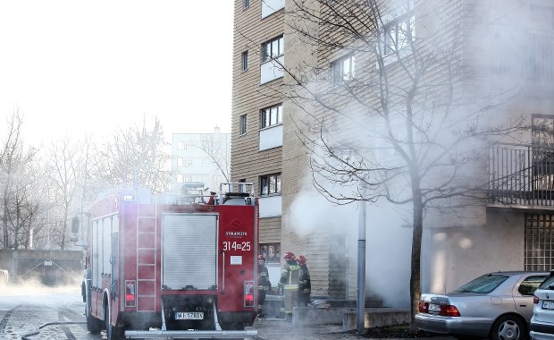 Awaria ciepłownicza w Warszawie. Poparzona kobieta, która ratowała z piwnicy zwierzę