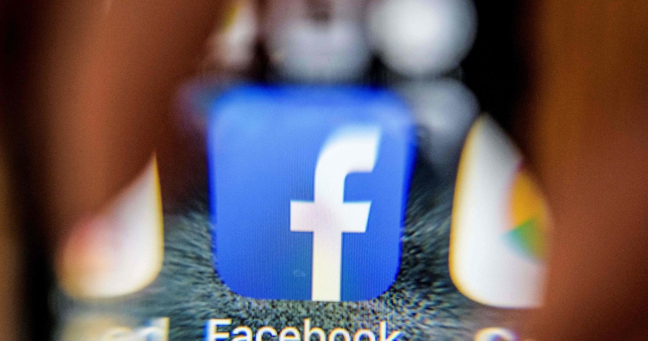 Awaria Facebooka, akcje lecą w dół /MLADEN ANTONOV /AFP