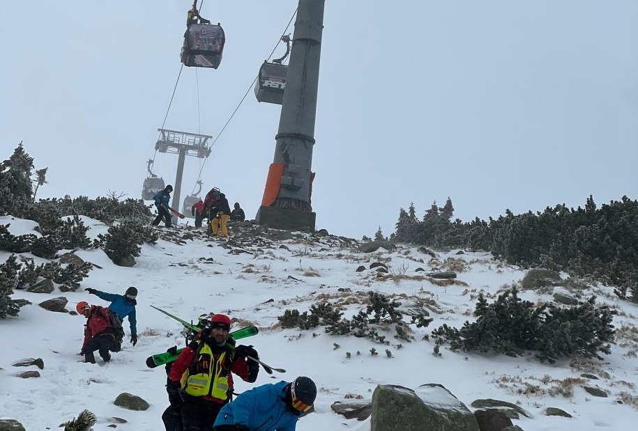 Awaria kolejki linowej na Chopoku na Słowacji /Horská záchranná služba  /