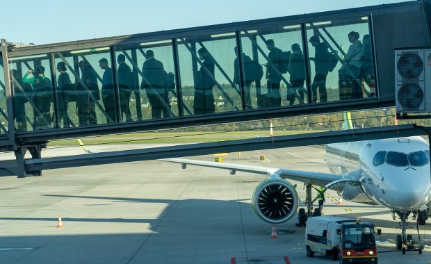 Awaria na polskich lotniskach zażegnana. Służby badają, czy doszło do dywersji