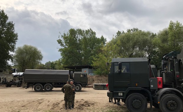 Awaria oczyszczalni "Czajka": Trwa budowa mostu pontonowego