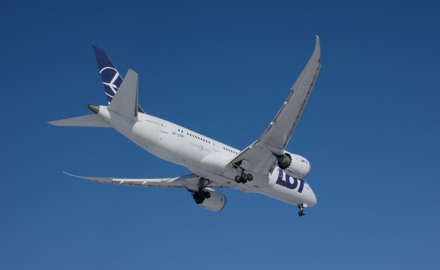 Awaria samolotu LOT-u. Maszyna musiała zawrócić 