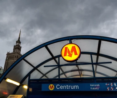 Awaria schodów na stacji metra Warszawa Centrum. Są poszkodowani  