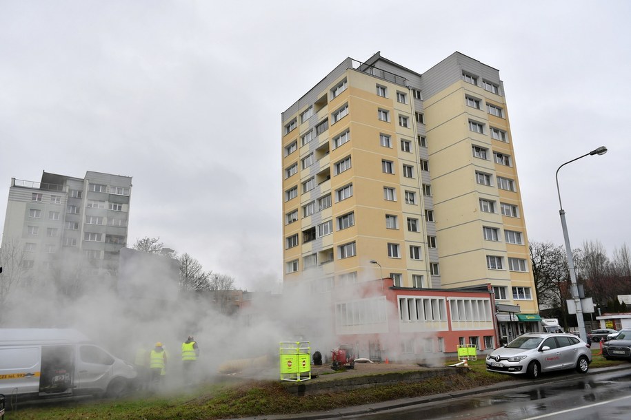 Awaria sieci ciepłowniczej przy Placu Komorowskiego w Gdańsku-Wrzeszczu / 	Adam Warżawa    /PAP/EPA