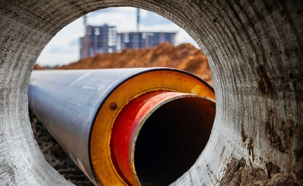 Awaria sieci ciepłowniczej w Gdyni. Konieczna była wymiana skorodowanej rury