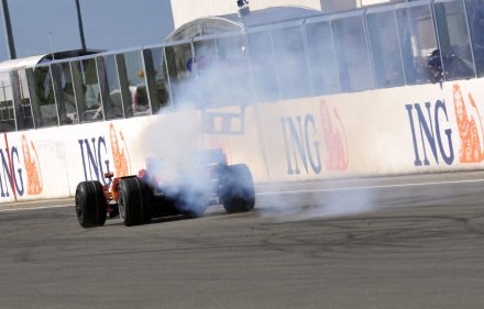 Awaria silnika pozbawiła Felipe Massę zwycięstwa na Hungaroring /AFP