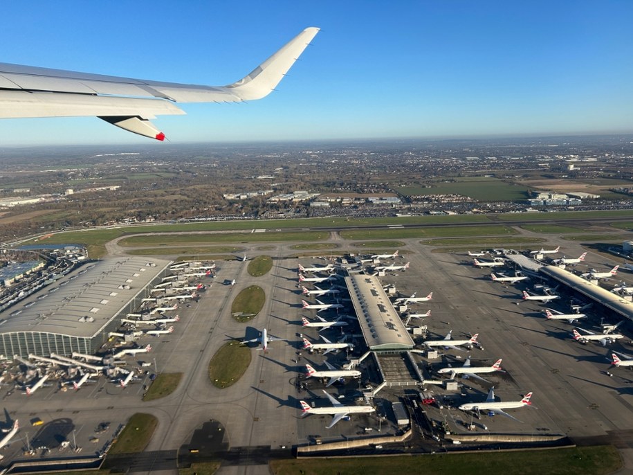 Awaria systemu na brytyjskich lotniskach. Poważne utrudnienia dla pasażerów
