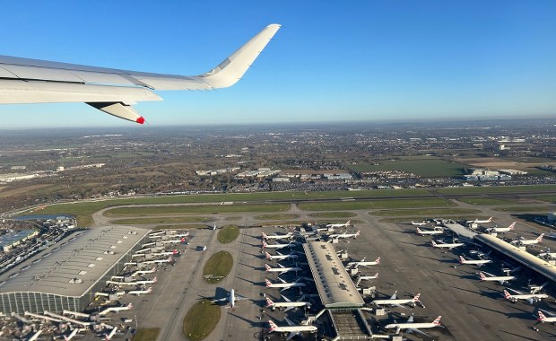 Awaria systemu na brytyjskich lotniskach. Poważne utrudnienia dla pasażerów