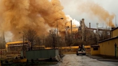Awaria w hucie w Dąbrowie Górniczej. Kłęby brązowego dymu nad miastem