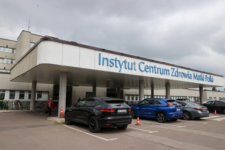 Awaria wodna w Centrum Zdrowia Matki Polki w Łodzi. Nagle zaczęła lać się woda /Marian Zubrzycki /PAP