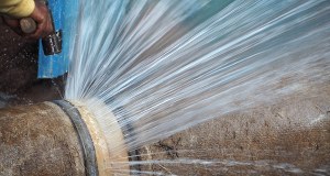 Awaria wodociągowa w Nowej Hucie. Sytuacja opanowana, ale będą utrudnienia