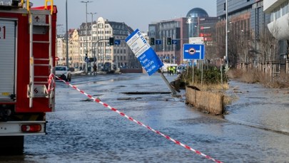Awaria wodociągowa we Wrocławiu. Zalane ulice, korki i objazdy
