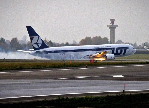 Awaryjne lądowanie  Boeinga 767  na Okęciu        Fot. Wojtek Radwański /East News