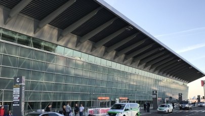 Awaryjne lądowanie bombardiera na lotnisku Chopina