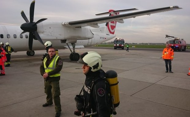 Awaryjne lądowanie bombardiera na Okęciu. Problemy techniczne