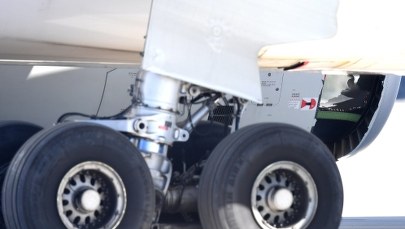 Awaryjne lądowanie samolotu. Pasażerowie słyszeli huk i czuli woń spalenizny 