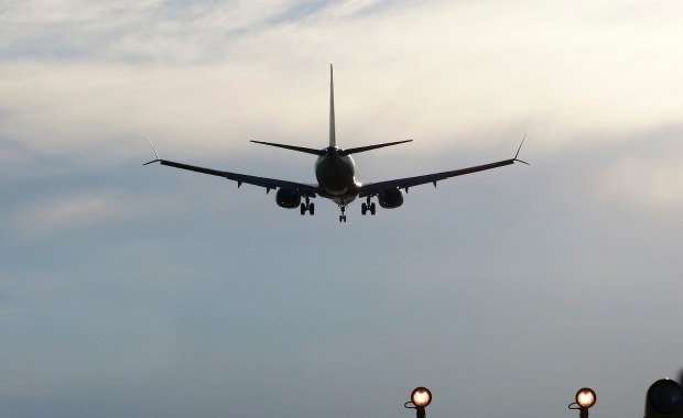 Awaryjne lądowanie samolotu w Japonii. Na pokładzie bomba?