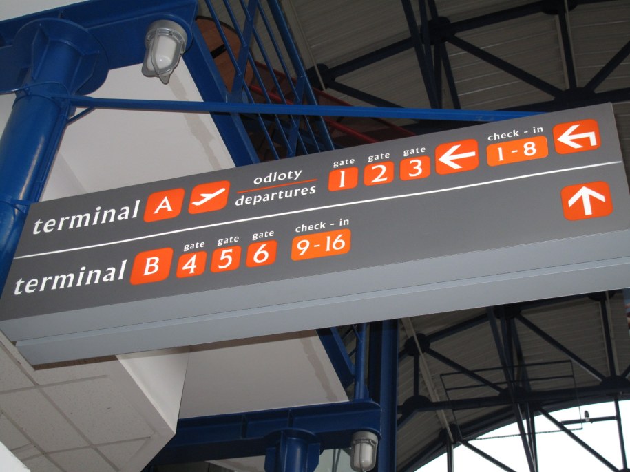 Awaryjne lądowanie w Pyrzowicach: Na pokładzie samolotu było ponad 170 osób