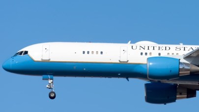 Awaryjne lądowanie samolotu z szefem Pentagonu