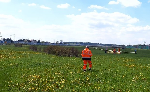 Awaryjne lądowanie szybowca w rejonie autostrady A1. Znamy szczegóły 