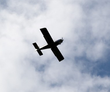 Awionetka spadła na samochody. Groźny incydent w Łomży