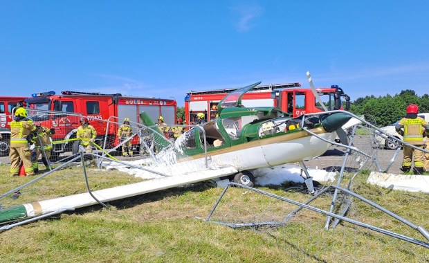 Awionetka uderzyła w ogrodzenie lotniska w Bagiczu [ZDJĘCIA I FILM]